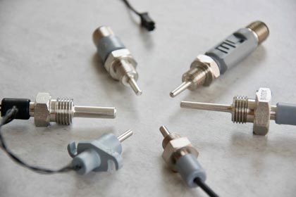 Einschraubfühler Pt100 und Pt1000, verschiedene Durchmesser, verschiedene Längen. Die Einschraubthermometer verfügen über unterschiedliche Anschlüsse.